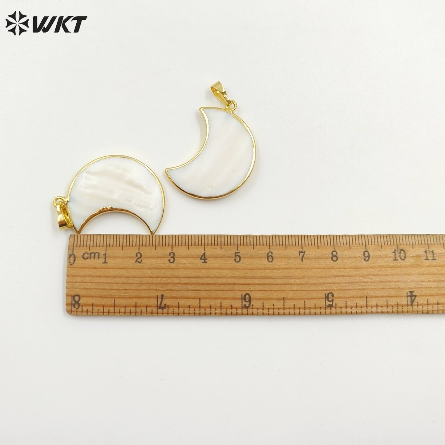 WT-P1137 New Arrival Wholesale High Quality Pure Pearl Moon Pendant with 18K Gold Chic Generous for Gift