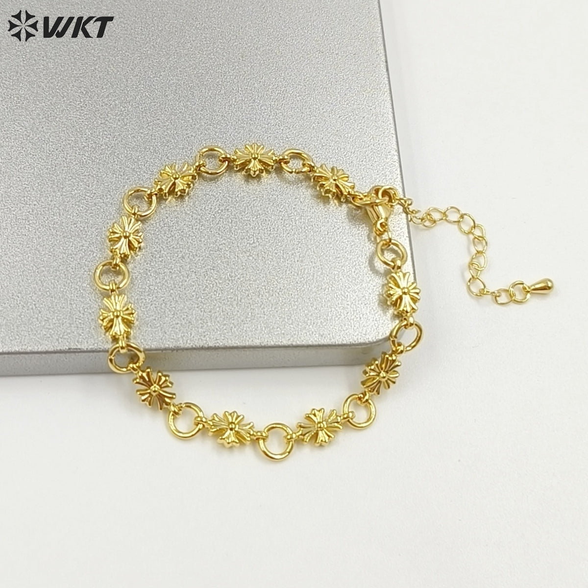 WT-JF369 Newest Simple Fashion Design Gold Plated Round Cross Shape Yellow Brass Metal Bracelets For Female Daily Jewelry