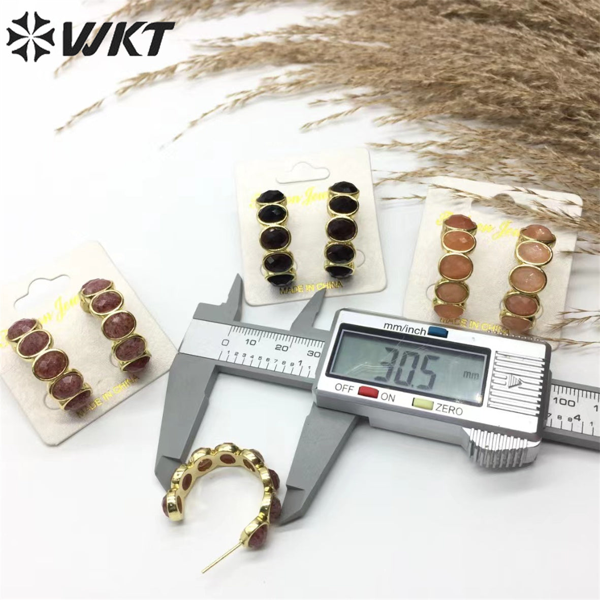 WT-E707 Amazing Fashion Women Natural Gemstone Setting Letter C Crescent Horn Earrings Lady Anniversary Earrings