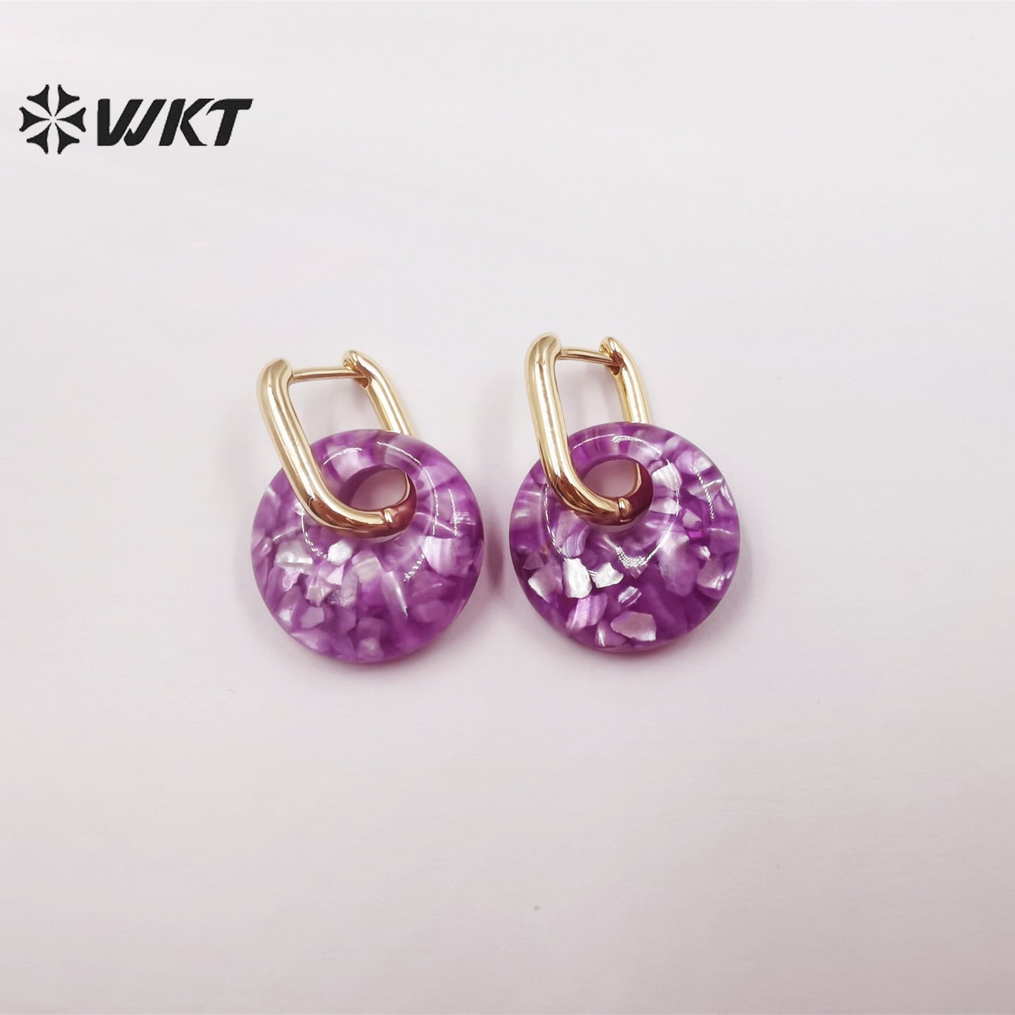 WT-MPE074 Women's Earring Gifts Adorable Petite Shell with Enamel Earrings Colorful Round Pendant 18k Real Gold Plated Earrings