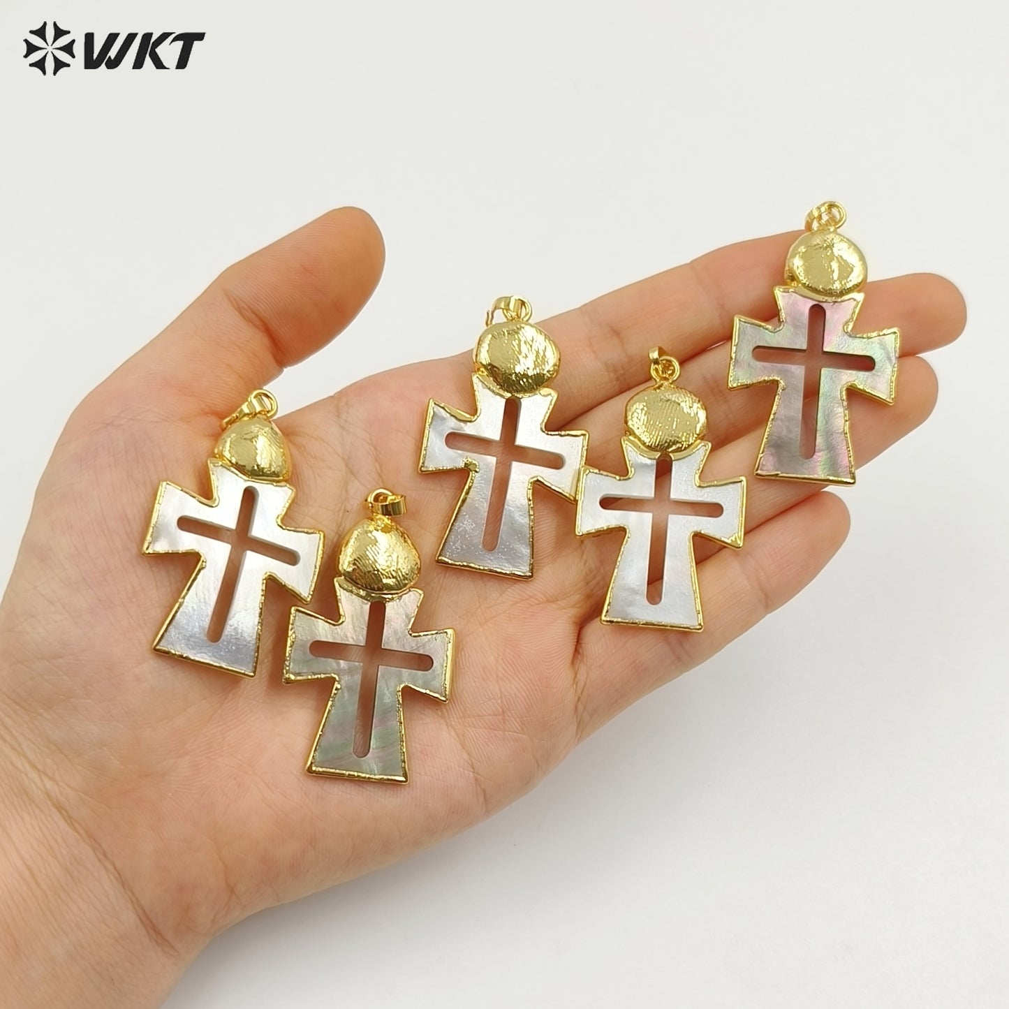 WT-JP422 Wholesale Vintage Style Natural Shell Gold Plated Cross Shape Middle Hollow Pendant For Unique Necklace Handmade