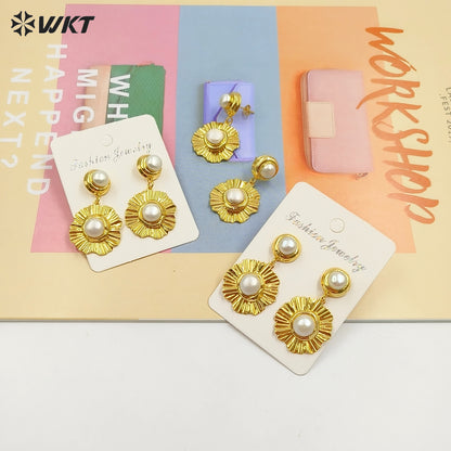 WT-MPE126 WKT New Design Elegant Women 18K Real Gold Plated Fashion Uneven Metal With Natural Pearl Dangle Earrings