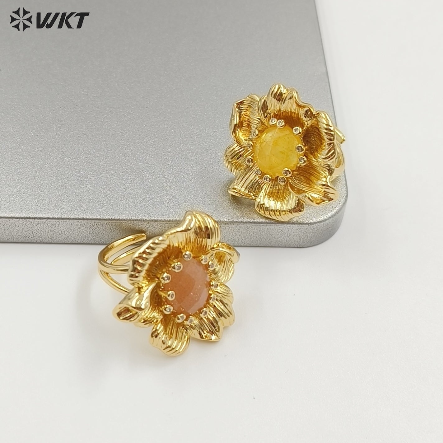 WT-R583 Exquisite Gold Electroplated Zircon And Natural Gemstones Flower Shape Rings For Female Dance Party Jewelry Matching
