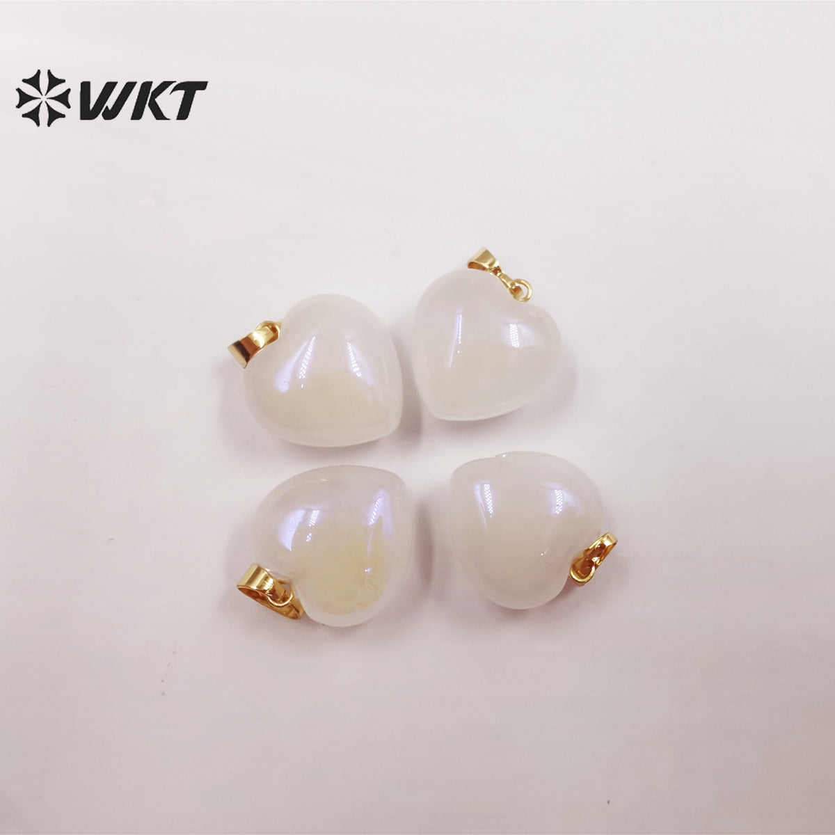 WT-P1825 WKT Newest Fashion Simple Small Heart Aura Stone Pendant Gold Loop Aura Crystal Quartz Heart Pendant Women Aura Pendant