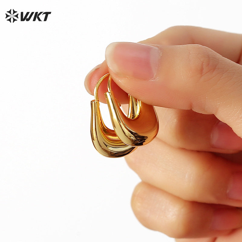 WT-E744 Wholesale Fashion 18K Gold Plated Resist Tarnishable Bag Design Hoop Earrings Women Trendy Europe Simple Metal