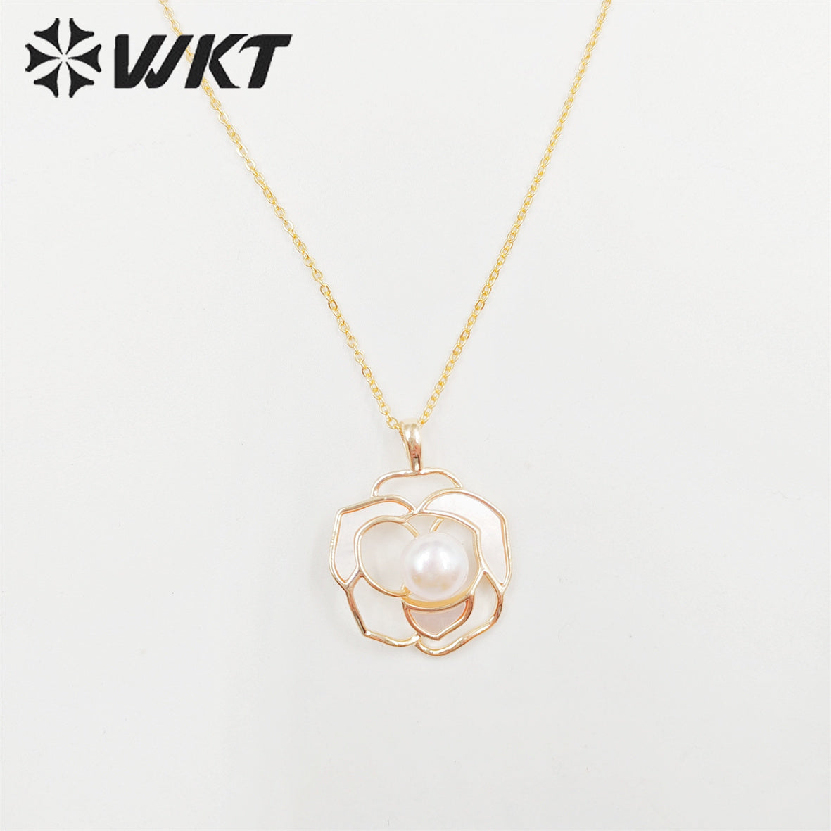 WT-JN215 WKT New Elegant Rose Flower MOP Made Pendant Necklace Natural Freshwater Pearl Flower Necklace for Girlfriend