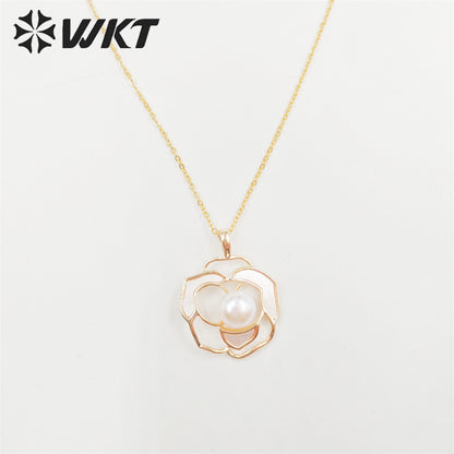 WT-JN215 WKT New Elegant Rose Flower MOP Made Pendant Necklace Natural Freshwater Pearl Flower Necklace for Girlfriend