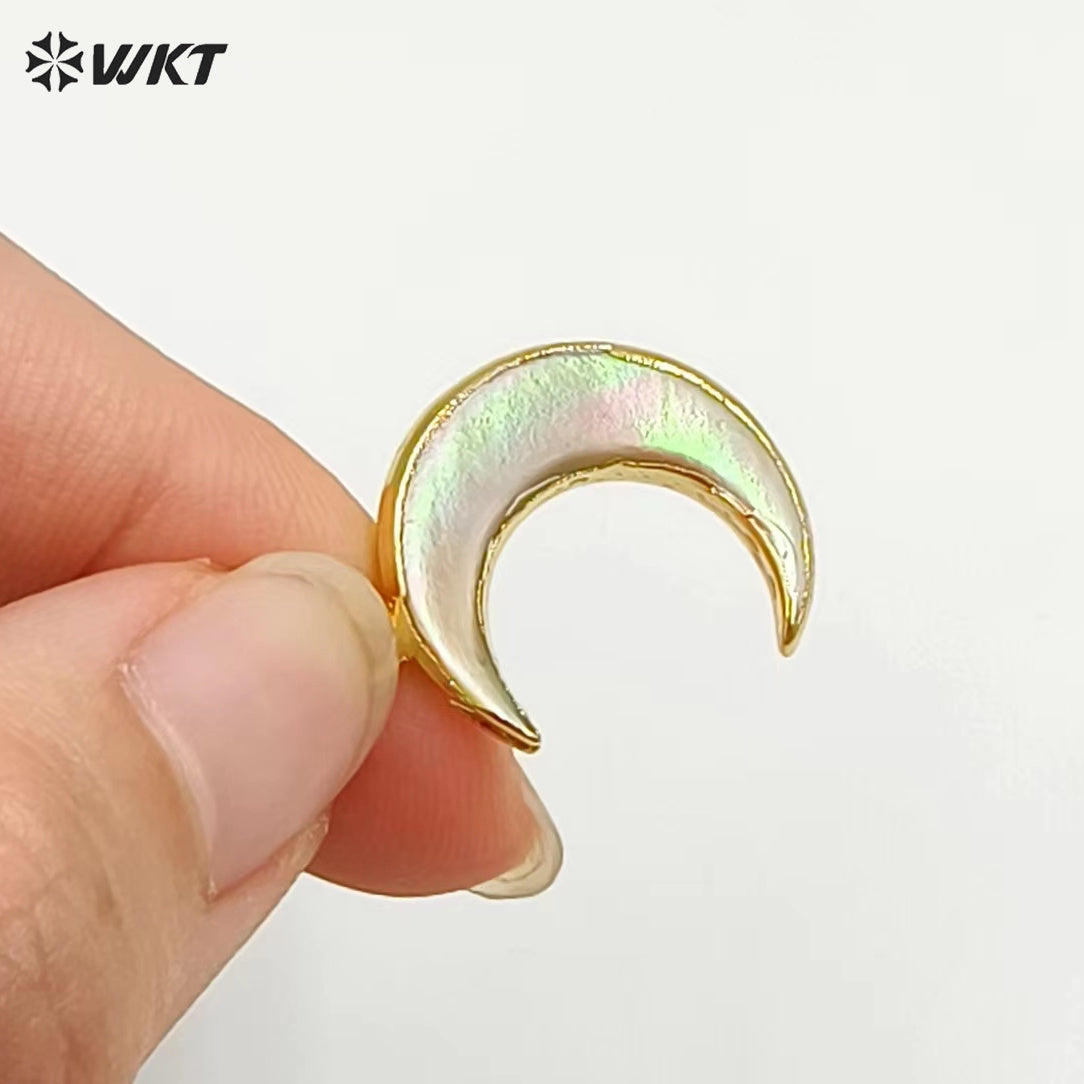 WT-P955 Wholesale 20mm Natural Moon Shell Jewelry Pendant,New Design Grey Shell Pendant With Gold Plated for Necklace