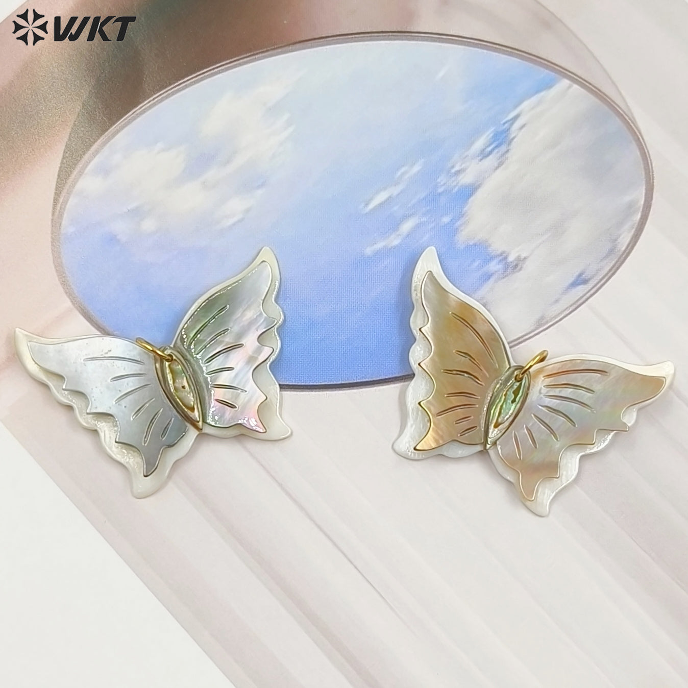 WT-JP465 Wholesale Colorful Double Layers Natural Shell Butterfly Shape Gold Pendant For Girls Fashion Jewelry Accessory