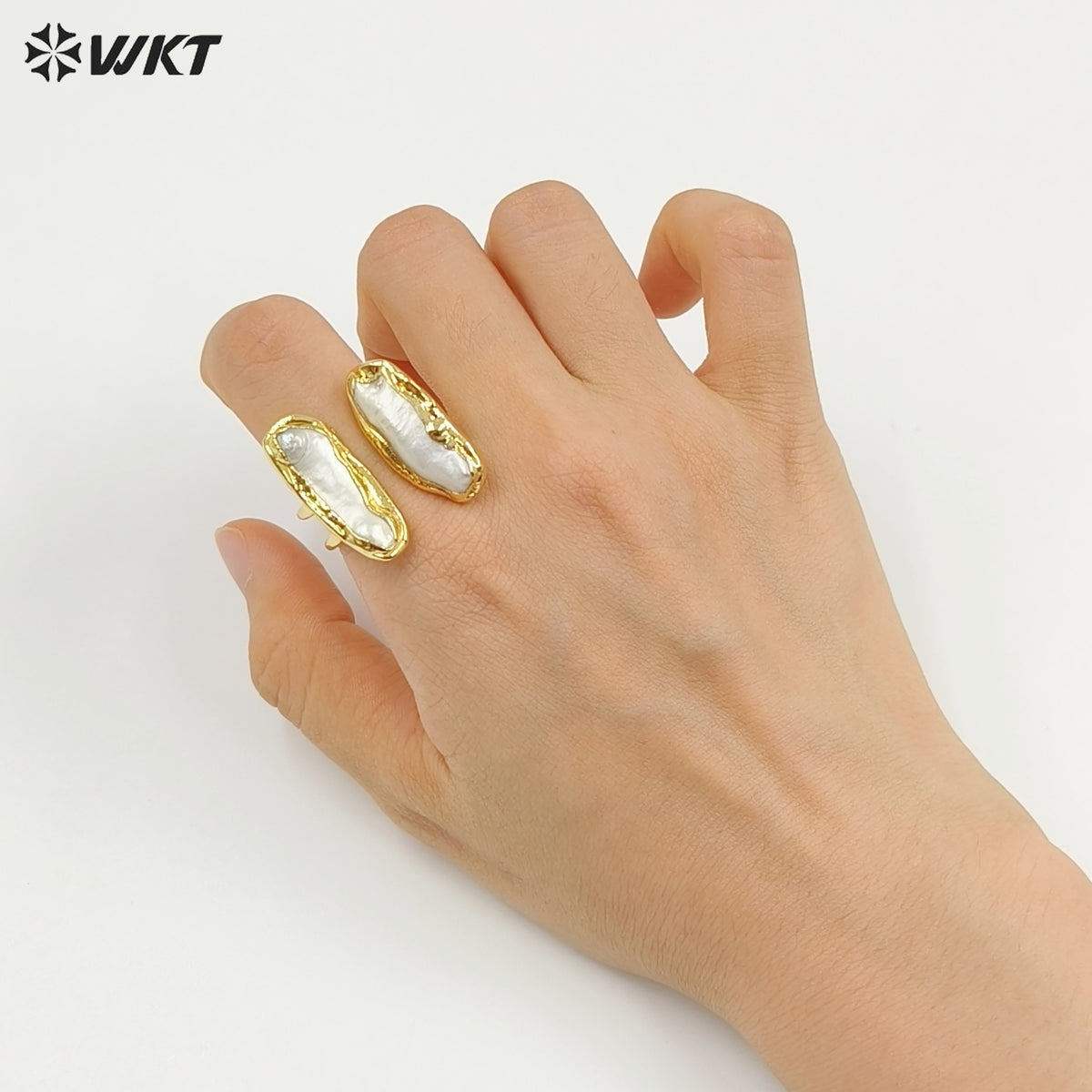 WT-R332 Classic Unique Each One Is Different Two Pearls Jewelry in Gold Plated Adjustable Natural Freshwater Pearl Rings