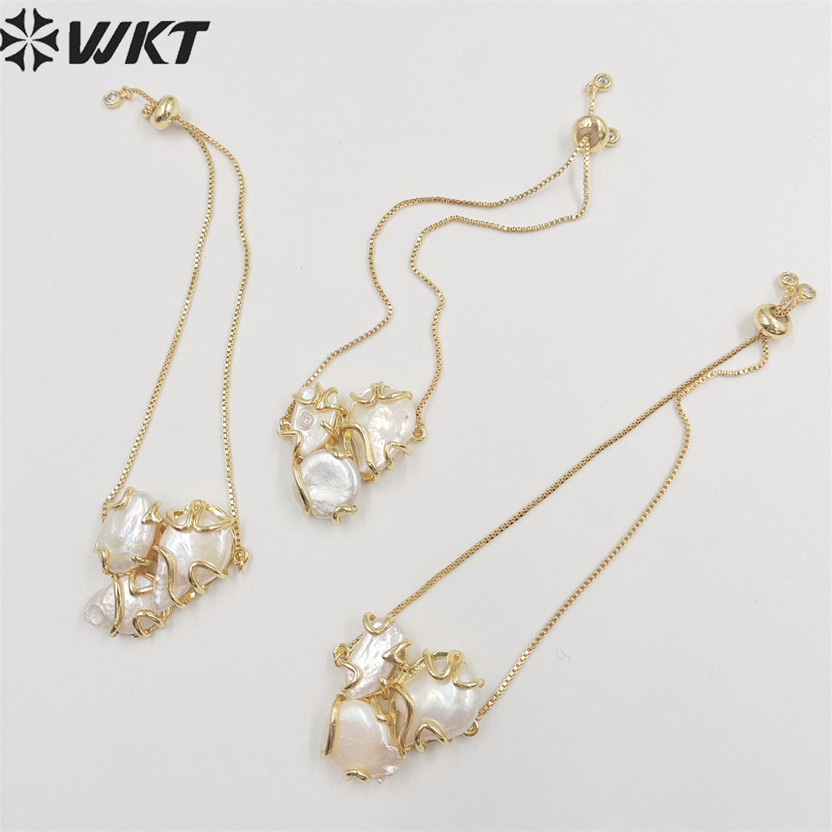WT-MPB056 Women Elegant Fashion Gold Plated Freshwater Pearl Bracelets in Adjustable Size Unique Gold White Triple Pearl