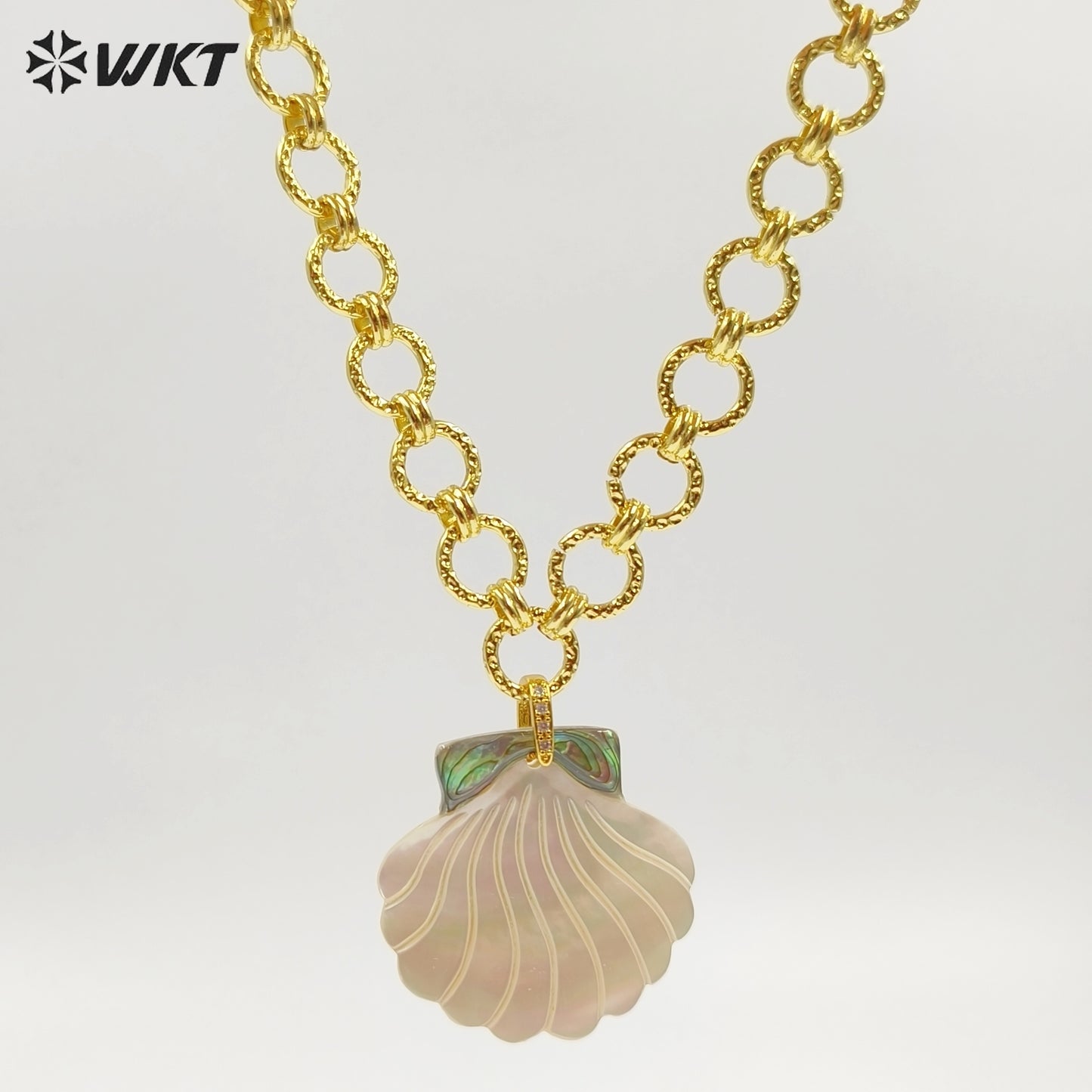 WT-JN398 Wonderful Design Gold Electroplated Thick And Thin Chain Splicing With Shell Pendant Necklaces As Women Fashion Jewelry
