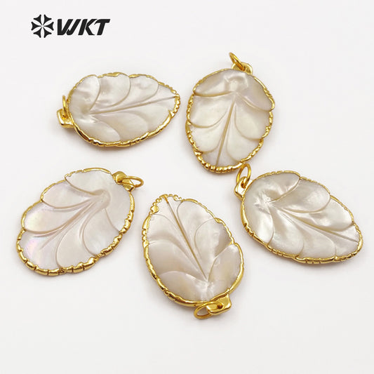 WT-JP059 Dainty Floral Shape Pendant Natural Vogue Petals With Gold Bezel Romantic Gift for Her Women Sea Shell Jewelry Pendant