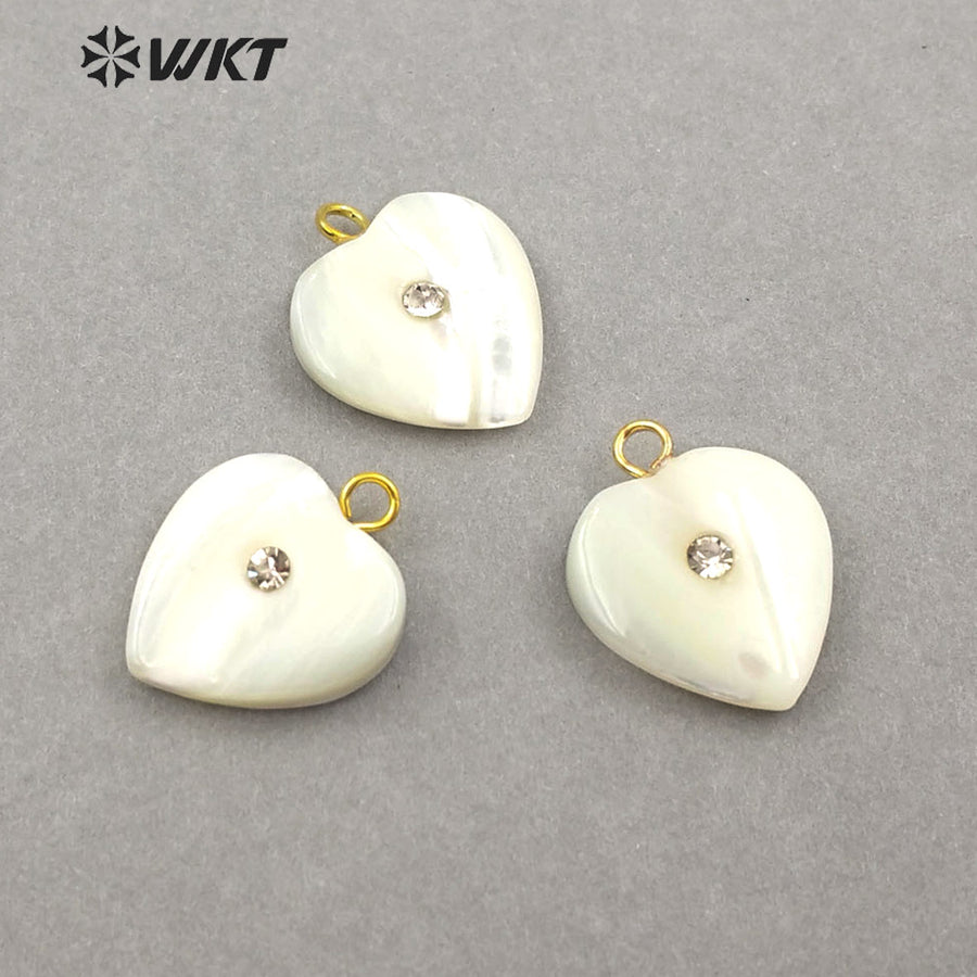 WT-JP093 in Heart Shape With Crystal Charm Dainty Handmade Shell Jewelry for Women Pendant Necklace Natural White Shell Pendant