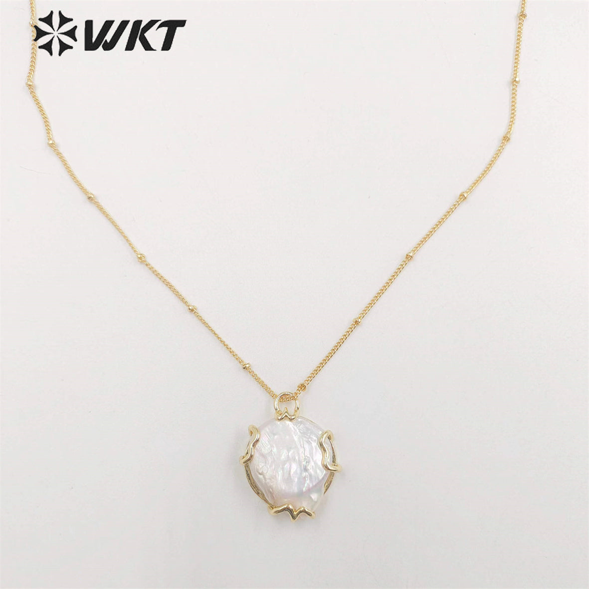 WT-JN233 Wholesale Newest Fashion Round Claw Setting Freshwater Pearl Necklace Gorgeous Coine Pearl Necklace