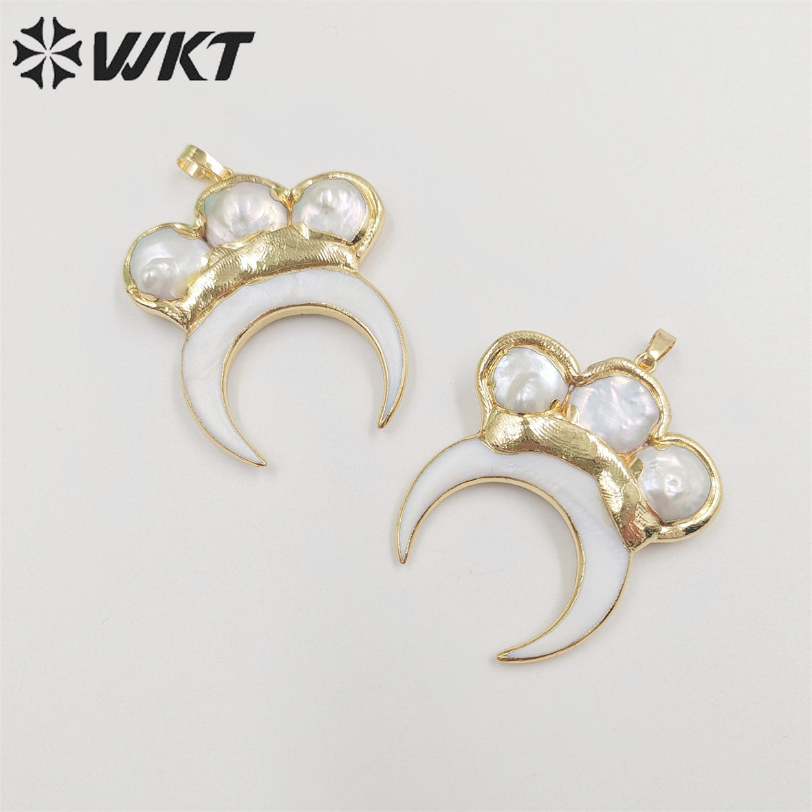 WT-MP254 Wholesale Fashion White Shell Crescent Horn Pendant with Triple Pearl Charm 18k Real Gold Plated Moon Pendant