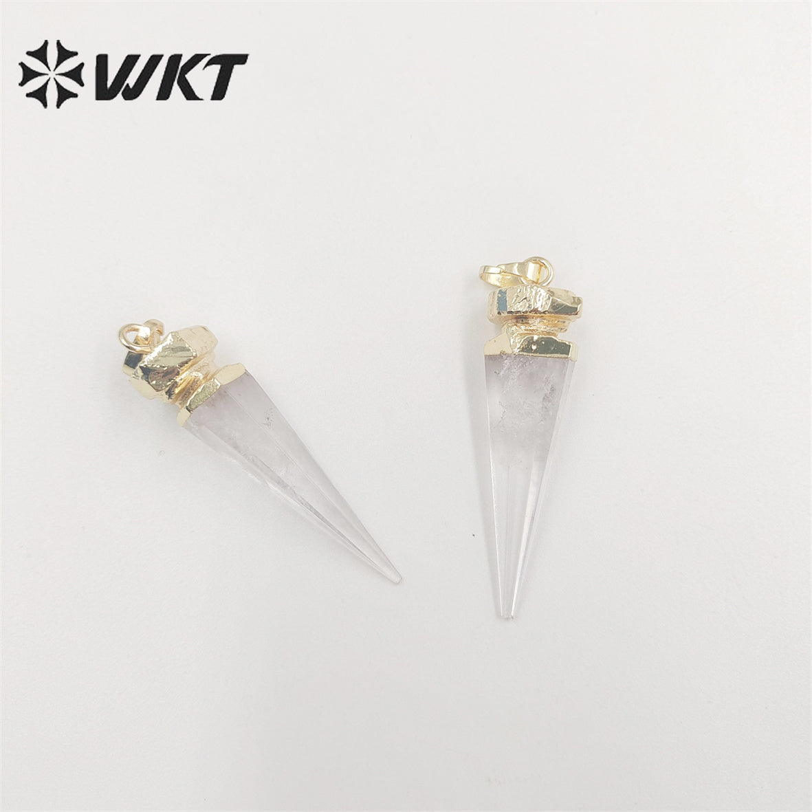 WT-P1850 Wholesale Fashion Energy Crystal Quartz Point Pendant Natural Clear Crystal Stone Jewelry Pendants Long Bullet Pendant