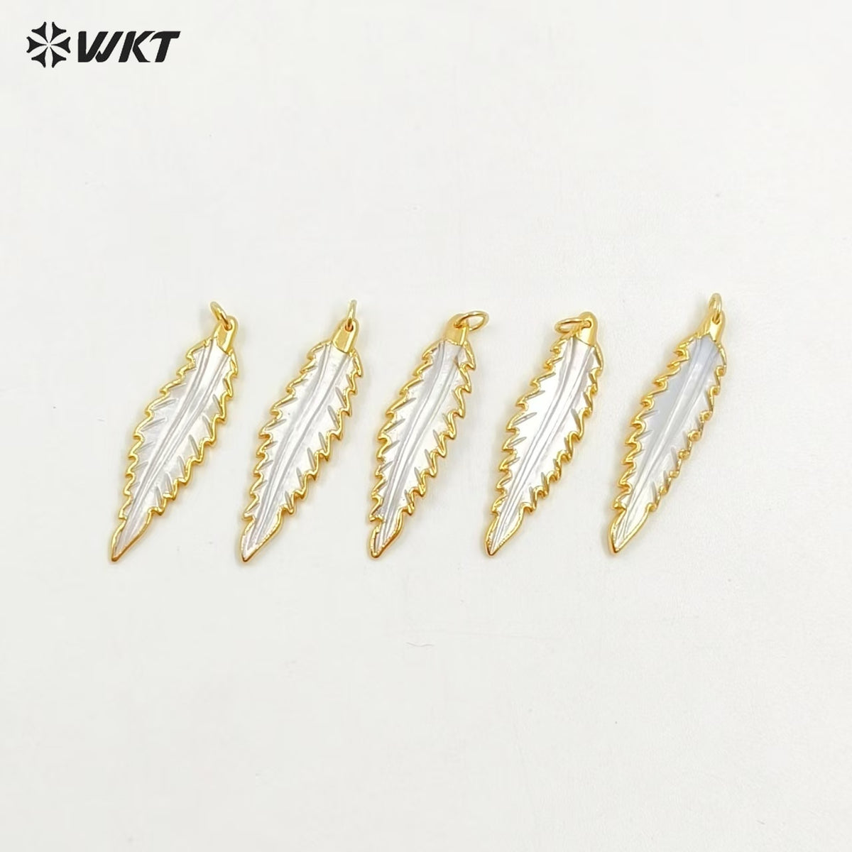 WT-P1090 Fashion Design Carved Feather Shell Pendant,High Quality Gold Plated Edge Long Feather Shell Pendant