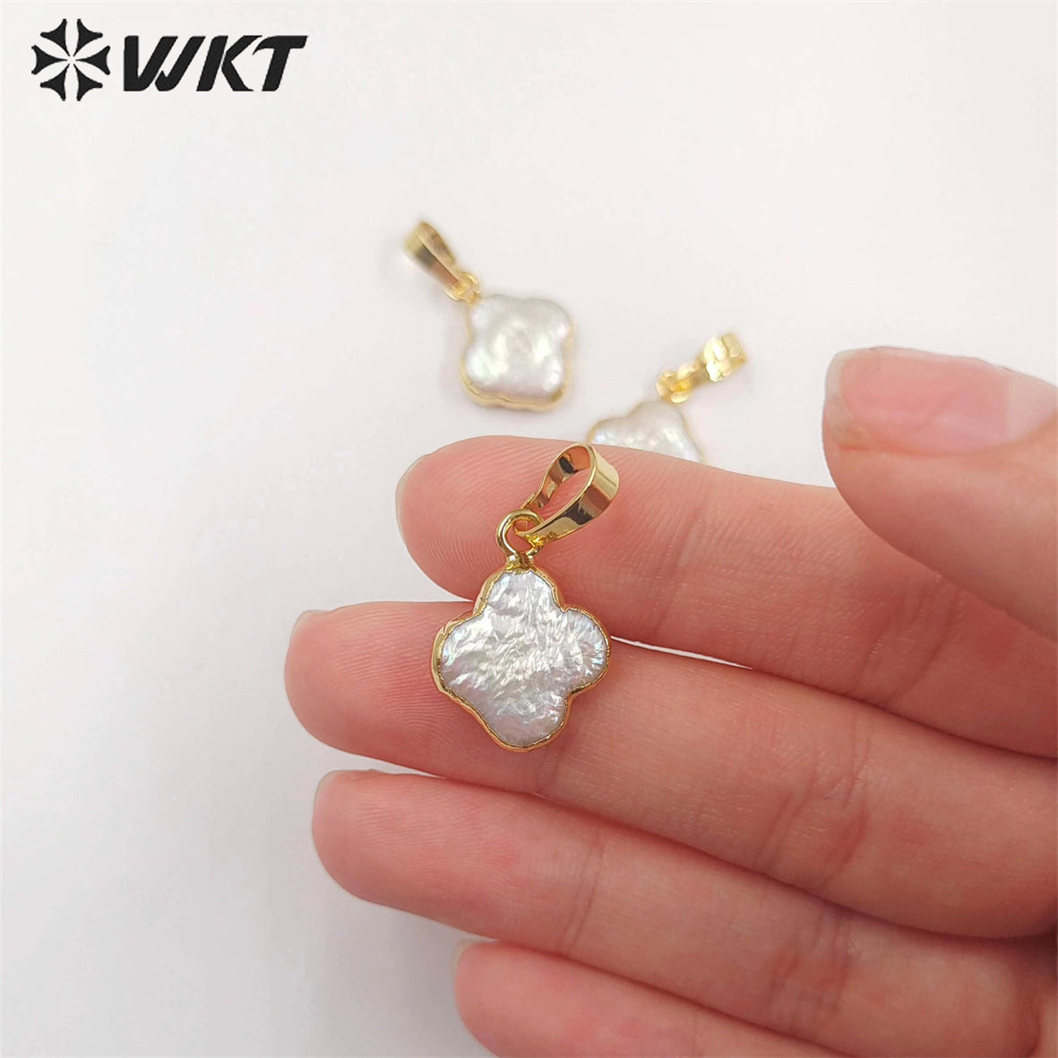 WT-JP341 WKT Newest Flower Natural Freshwater Pearl Leaf Charmrs Purity White Pearl Necklace Pendants for Girl Friend Gift