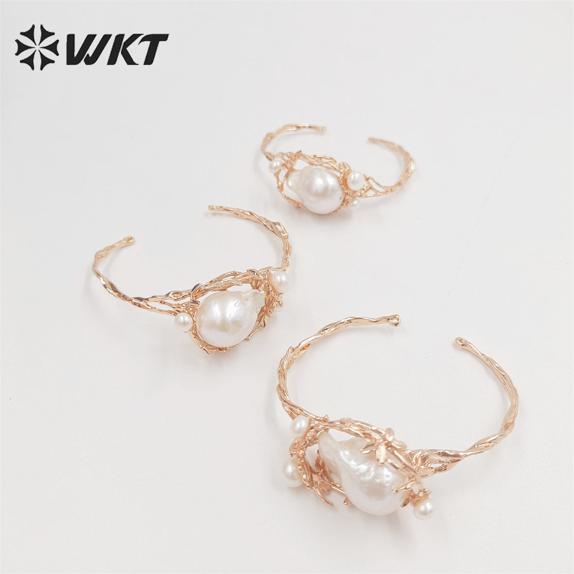WT-MPB057 Gorgeous Light Gold Plated Natural Baroque Pearl Bangle Unique Irregular Open Cuff Pearl Bangle for Women Gift
