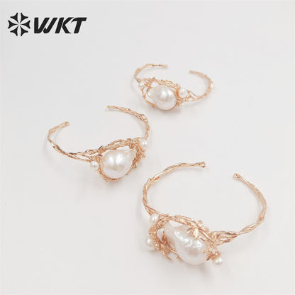 WT-MPB057 Gorgeous Light Gold Plated Natural Baroque Pearl Bangle Unique Irregular Open Cuff Pearl Bangle for Women Gift