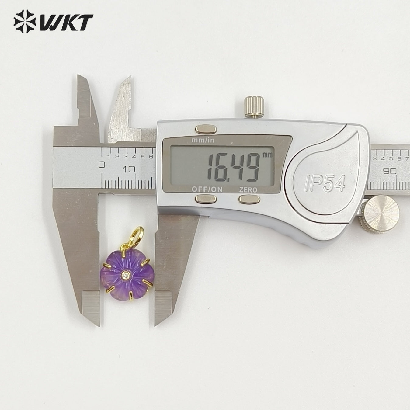 WT-P2121 Delicate Gold Plated Zircon And Natural Gemstones Carved Flower Shape Little Pendants For Girls Fashion Necklace Design