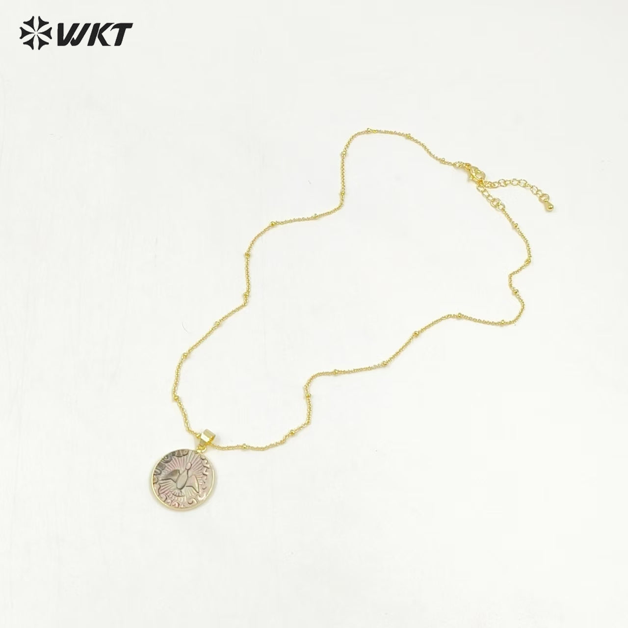 WT-JN316 Lovely Laser Made Natural Hand Carved Mother of Pearl Shell Christian Peace Bird Necklace