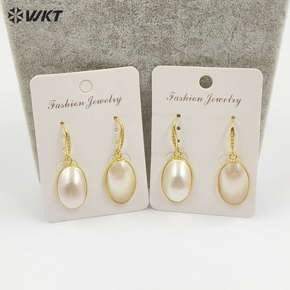 WT-MPE183 Trendy Elegant Gold Electroplated Oval Smooth Mabe Shell Women Earrings For Friend Good Quality Jewelry Gifts