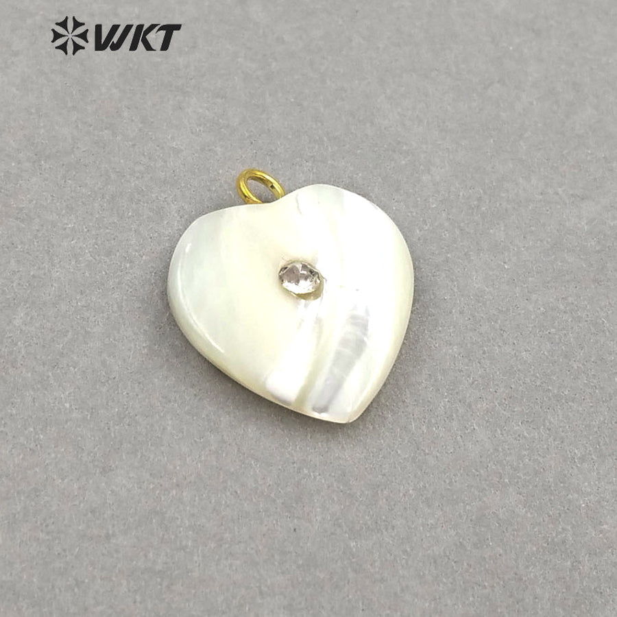WT-JP093 in Heart Shape With Crystal Charm Dainty Handmade Shell Jewelry for Women Pendant Necklace Natural White Shell Pendant