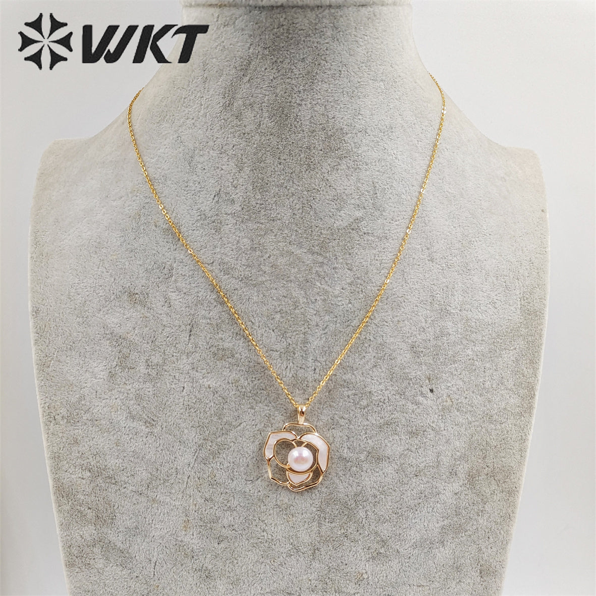 WT-JN215 WKT New Elegant Rose Flower MOP Made Pendant Necklace Natural Freshwater Pearl Flower Necklace for Girlfriend