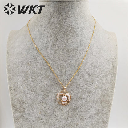 WT-JN215 WKT New Elegant Rose Flower MOP Made Pendant Necklace Natural Freshwater Pearl Flower Necklace for Girlfriend