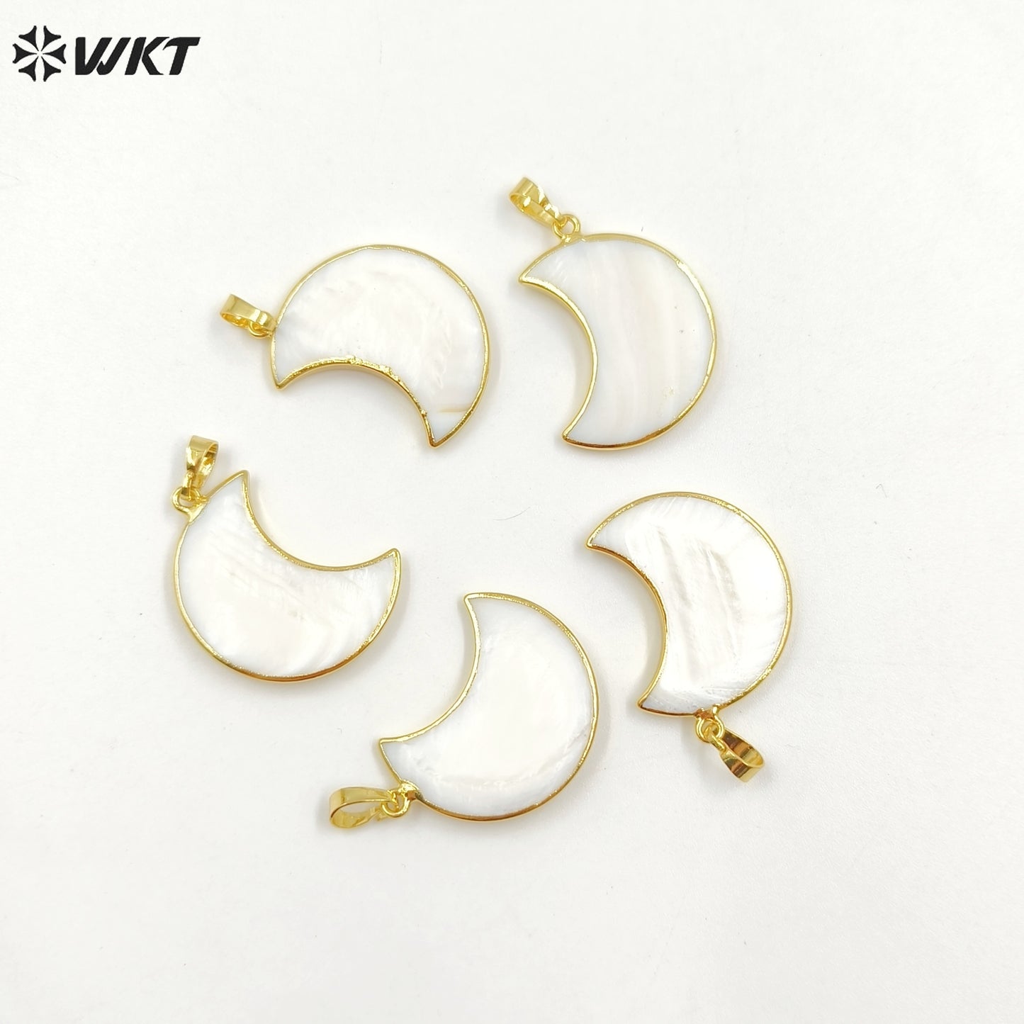 WT-P1137 New Arrival Wholesale High Quality Pure Pearl Moon Pendant with 18K Gold Chic Generous for Gift