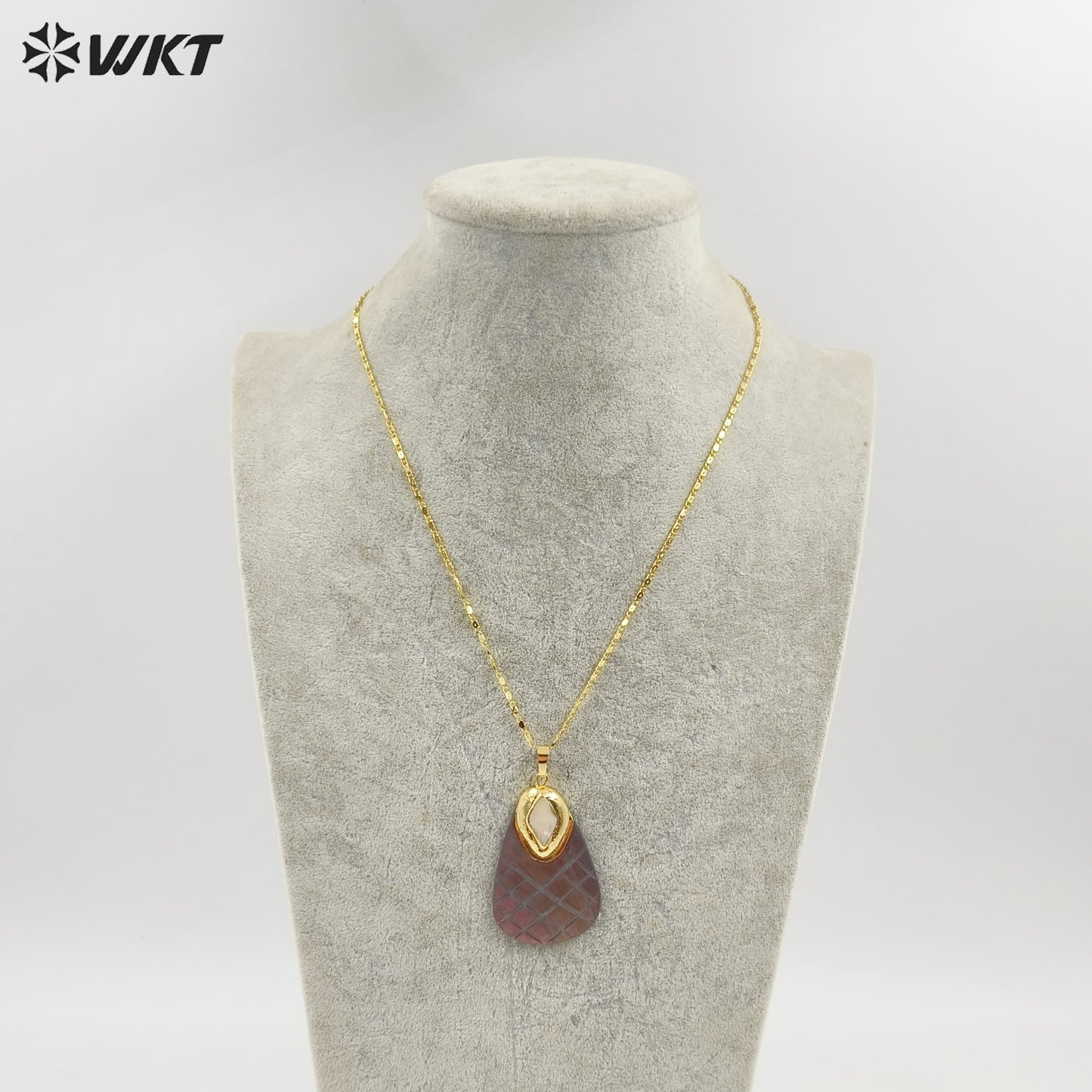 WT-JN307 Brand New Product Sweet and Lovely 18K Gold Plated Pineapple Shaped Pearl Shell Necklace for Ladies As Birthday Gift