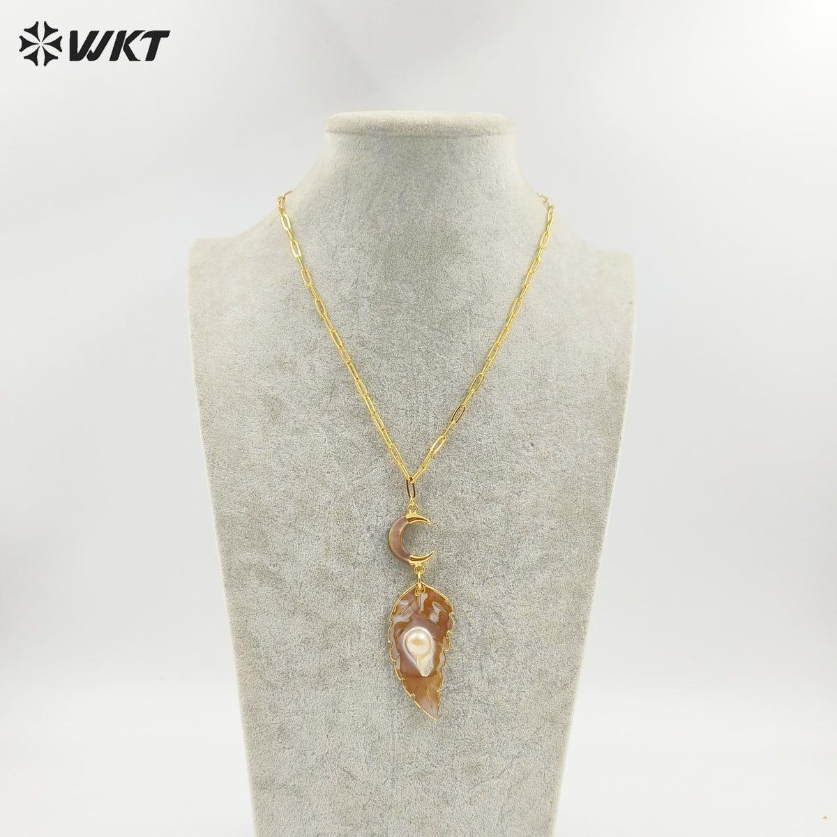 WT-JN308 New Design Fantastic 18K Gold Plated Moon Leaf Shaped Irregular Natural Shell Necklace for Women As Anniversary Gift