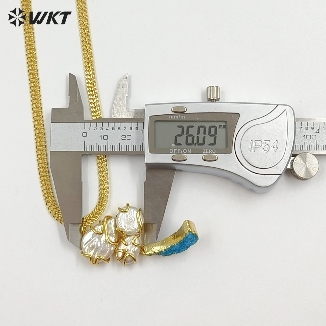 WT-JN399 Unique Design Gold Plated Natural Pearl Connect Moon Shape Stone Pendant Necklaces For Female Daily Decorative Jewelry