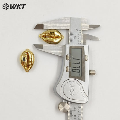 WT-P2131 Popular Fashion Gold Plated Cowrie Shell And Zircon Pendant With Double Hoops As Lady Bracelet Jewelry Accessory