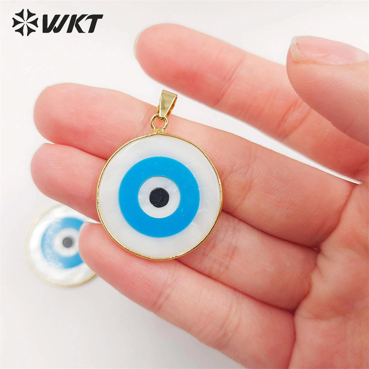 WT-JP330 WKT Newest Fashion Gold Bezel Charming Blue Turquoise Eye Pendant Big Turkey Eye Healing Shell Necklace Pendant