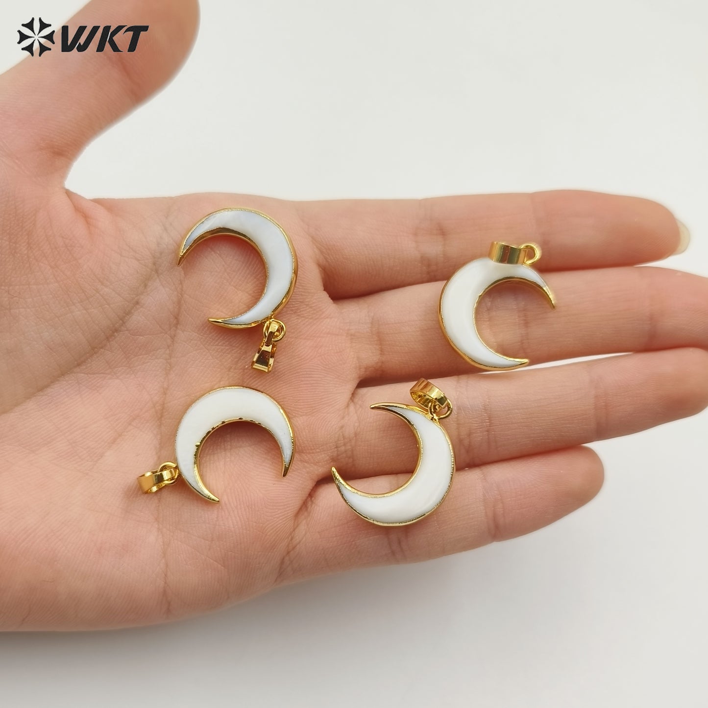 WT-P956 New Arrival Wholesale Natural White Shell Pendant,24k Real Gold Electroplated Moon Shell Pendant for Gift