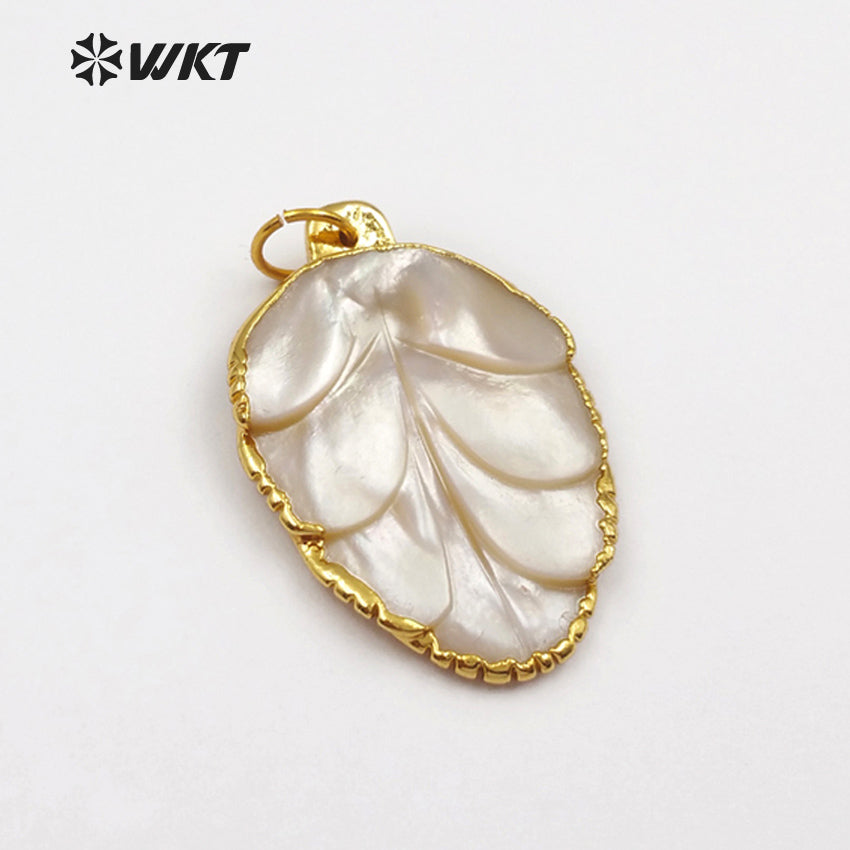 WT-JP059 Dainty Floral Shape Pendant Natural Vogue Petals With Gold Bezel Romantic Gift for Her Women Sea Shell Jewelry Pendant