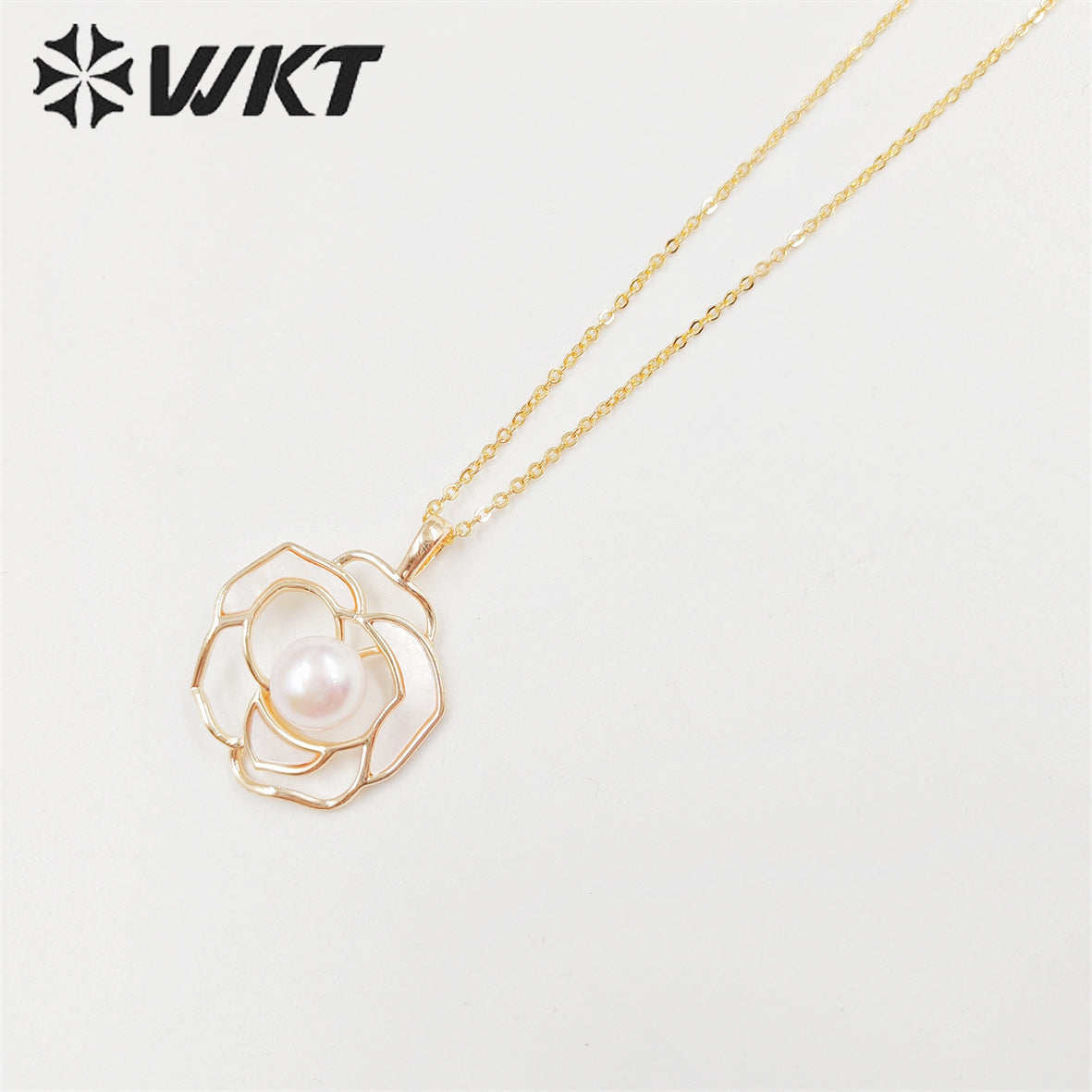 WT-JN215 WKT New Elegant Rose Flower MOP Made Pendant Necklace Natural Freshwater Pearl Flower Necklace for Girlfriend