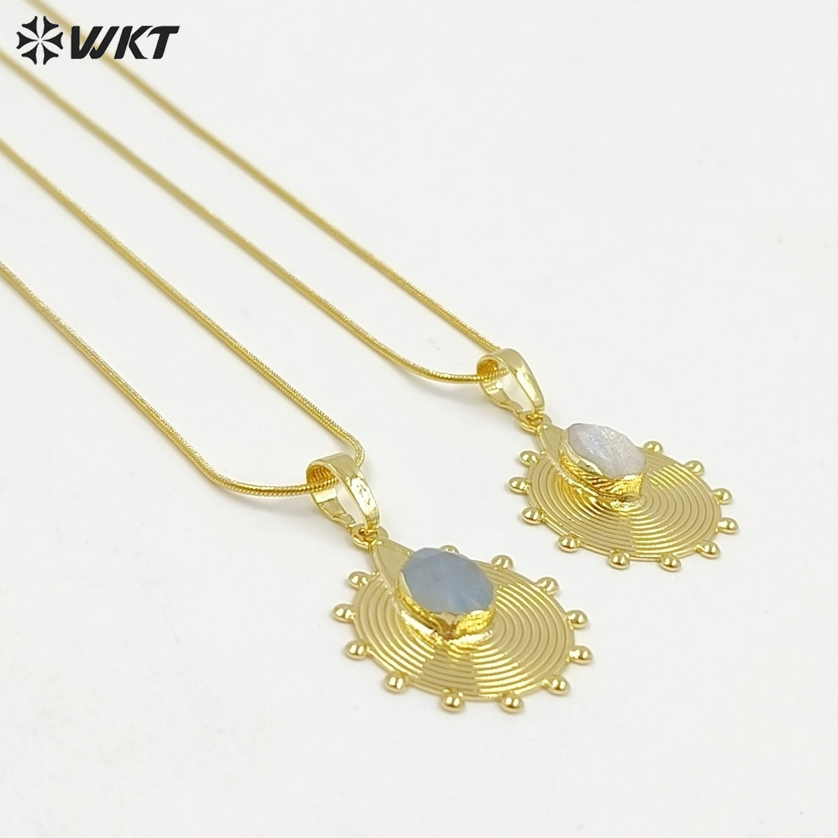 WT-N1545 Trendy Unique Gold Electroplated Natural Gemstone Sun Shape Pendant Necklaces As Women Party Wearing Accessory