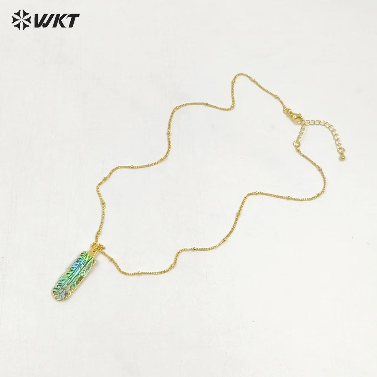 WT-N1081 WKT Wholesale Hot Natural Shell Carved Feather Charming 18k Real Gold Plated Cable Beaded Link Chain Shell Necklace