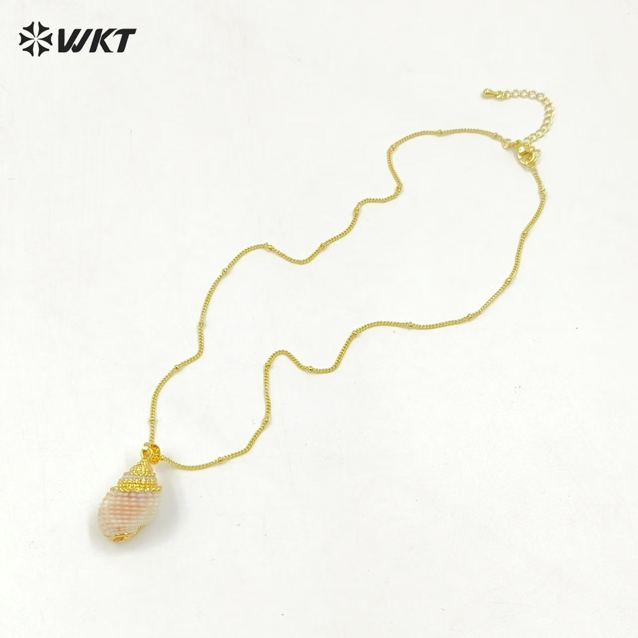 WT-JN023 New Arrivals! Wholesale Natural Shell Necklace Genuine Sea Shell Trumpet Pendants With Gold Color Plated for Lady Girl