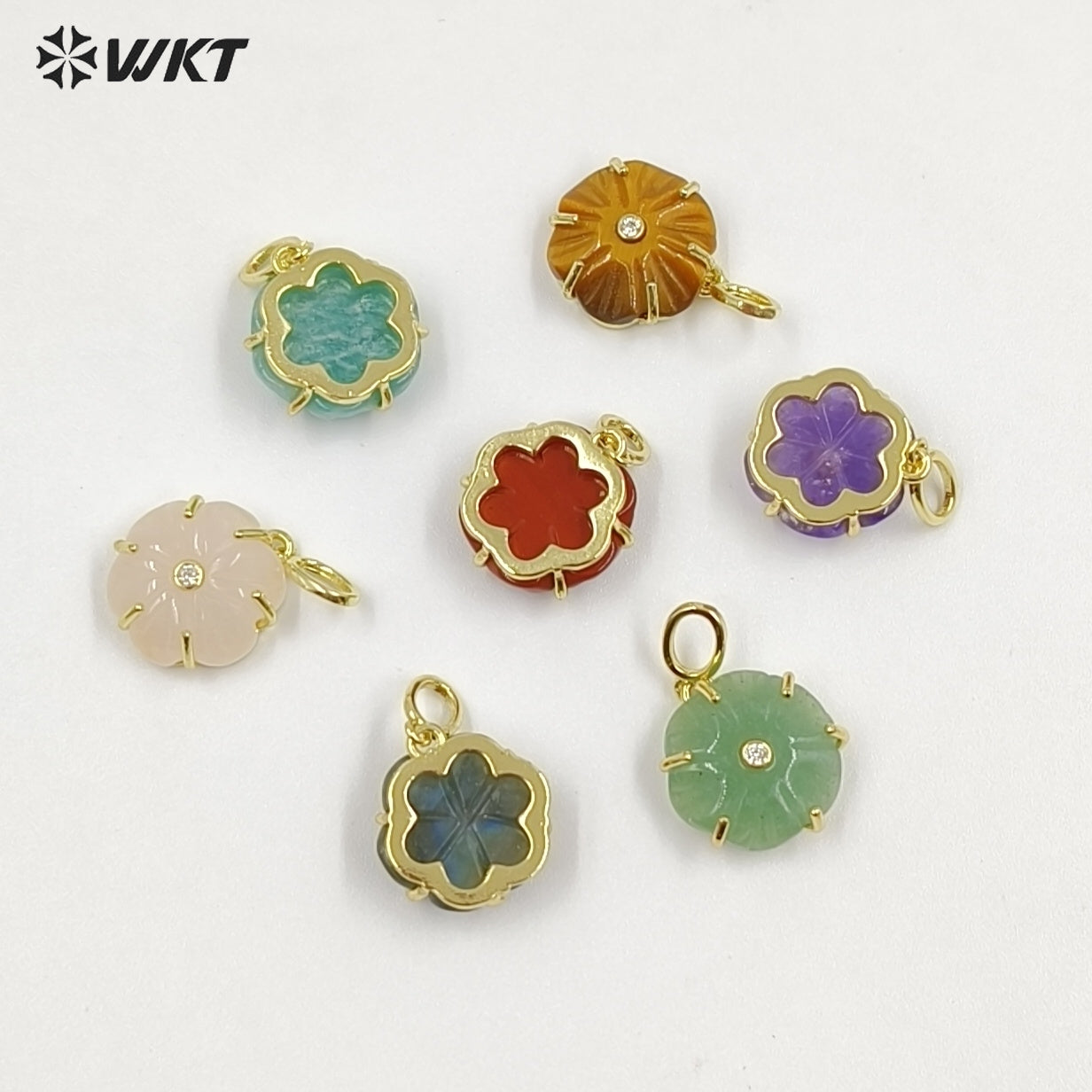 WT-P2121 Delicate Gold Plated Zircon And Natural Gemstones Carved Flower Shape Little Pendants For Girls Fashion Necklace Design
