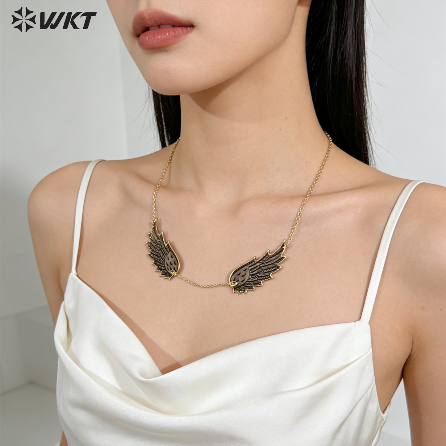 WT-JN385 New Arrival 18K Gold Plated Natural Shell Hand Carved Feathers Shape Pendants Necklace For Lady Fashion Jewelry