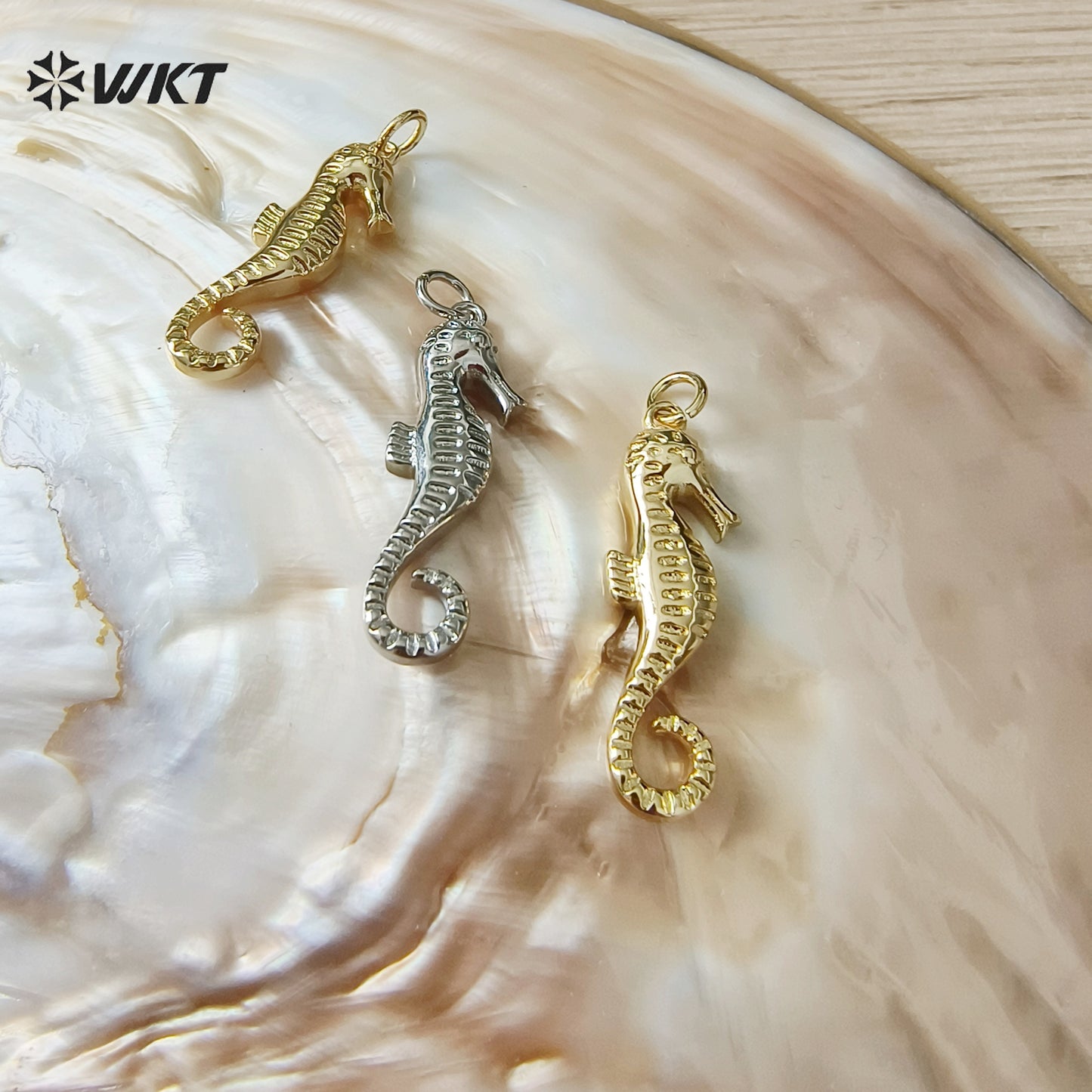 WT-MP324 Exquisite Gold Plated Yellow Brass And Zircon Ocean Series Seahorse Shape Metal Lovely Pendants As Handmade Findings