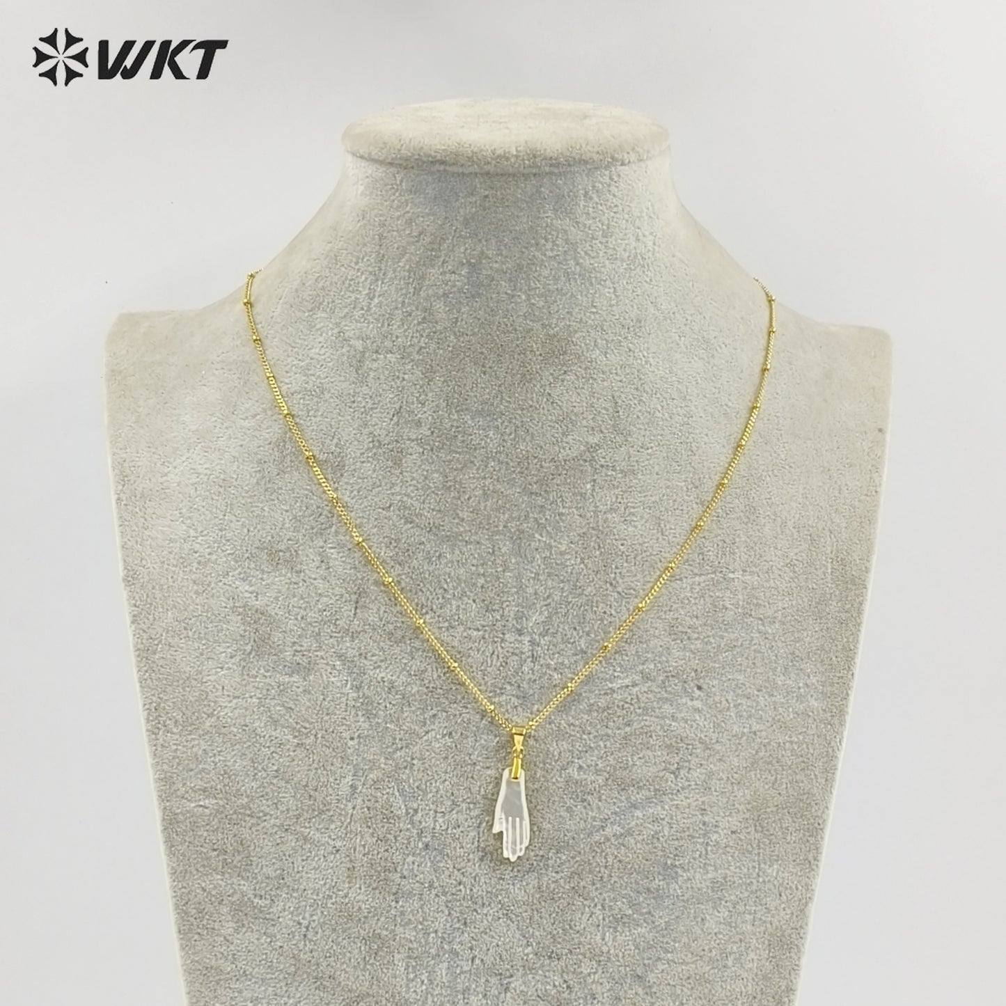 WT-JN395 Delicate Gold Thin Chain With Mother Of Pearl Hand Shape Little Pendant Necklace For Female Elegant Daliy Jewelry