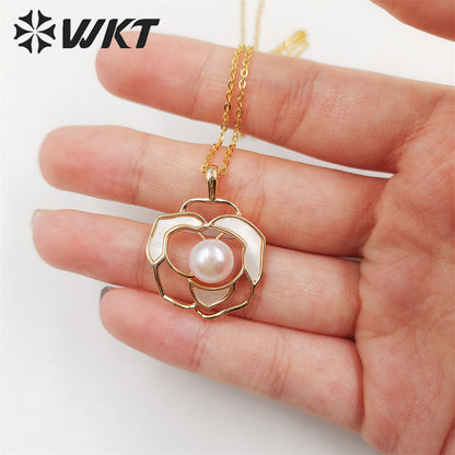 WT-JN215 WKT New Elegant Rose Flower MOP Made Pendant Necklace Natural Freshwater Pearl Flower Necklace for Girlfriend