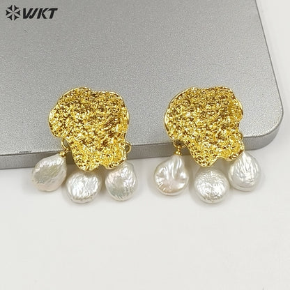 WT-MPE173 Delicate Gold Plated Metal And Natural Three Freshwater Pearls Flower Shape Drop Earrings For Lady Wedding Gift
