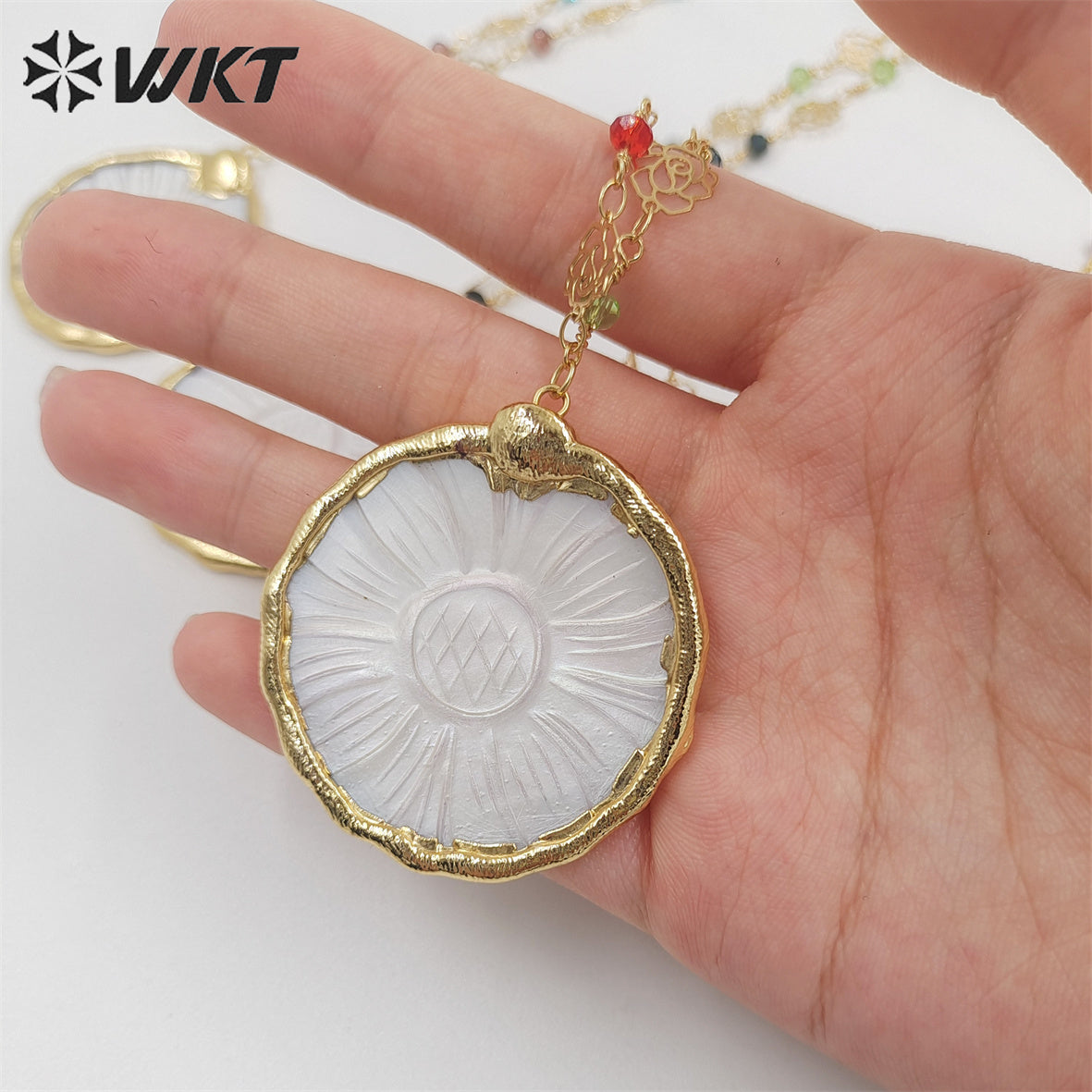 WT-JN216 Amazing Beauty White Sunflower Shell Necklace Natural White Shell Made Flower Charm Beads Necklace for Gift
